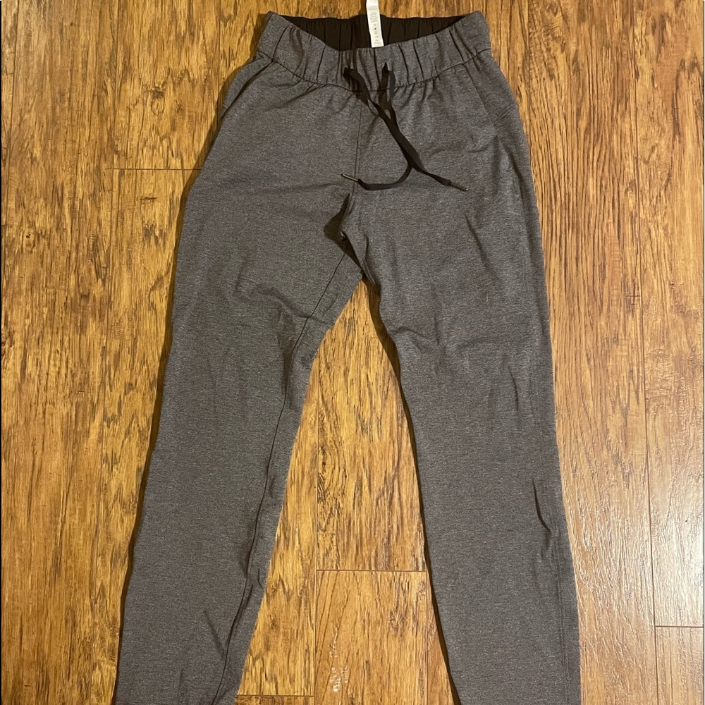 Lululemon on the fly pant grey